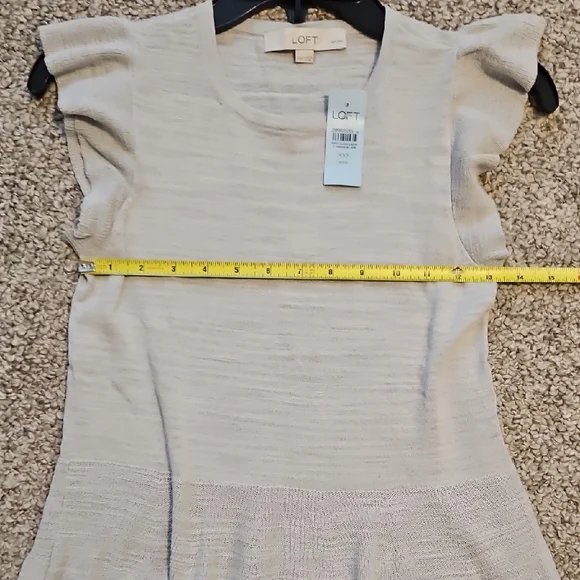 LOFT Gray Short Sleeve Top - Picture 4 of 6
